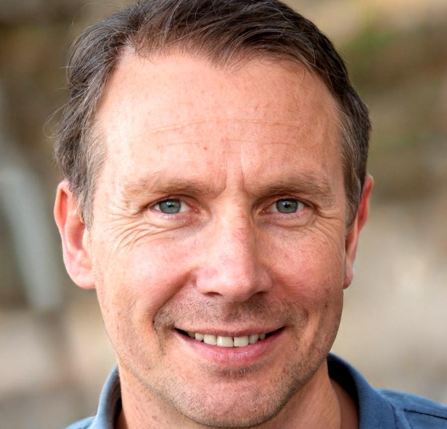 Portrait de Marc Dubois, analyste financier